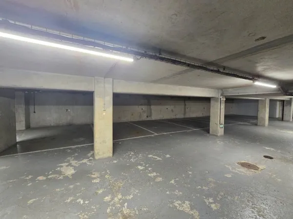 parkings Hoche/Porte de Pantin.