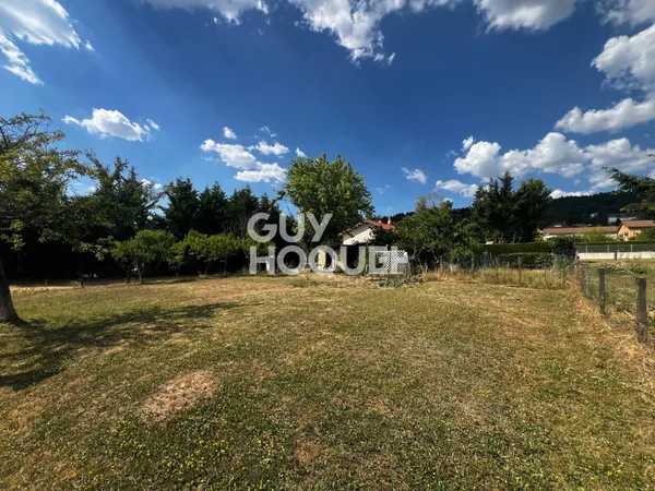 Rozier-en-Donzy : terrain constructible 710 m² au calme