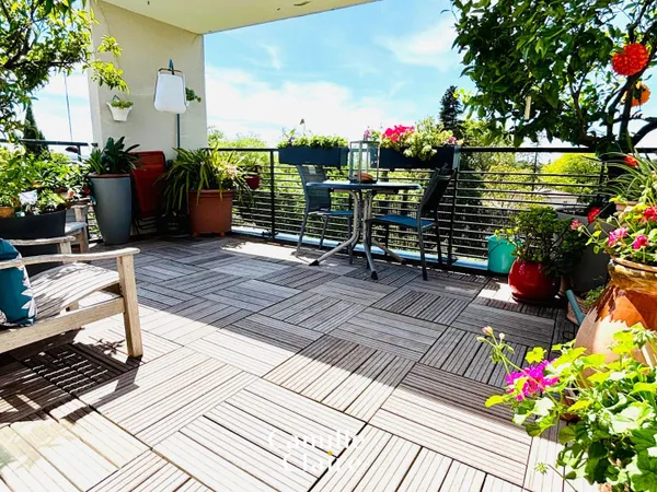 Dernier étage - Appartement T4 Aix en Pce centre ville à pie