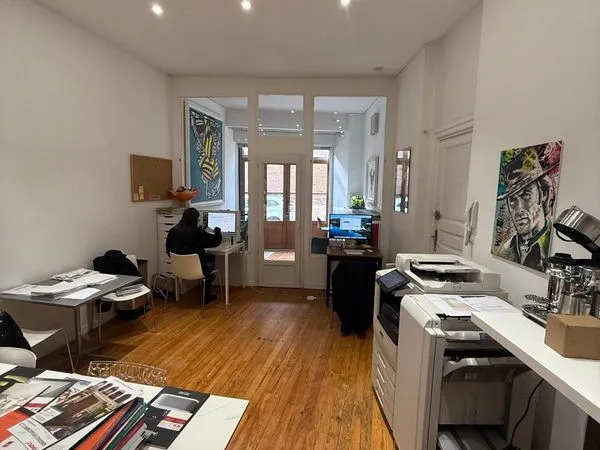 À louer - Local commercial / bureau/ professionnel avec vitrine - Rue Mage, quartier Saint-Étienne