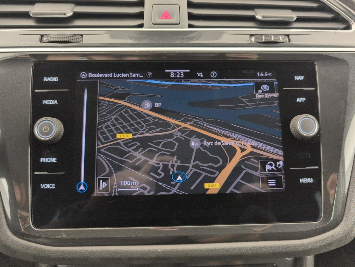Volkswagen Tiguan — photo 18