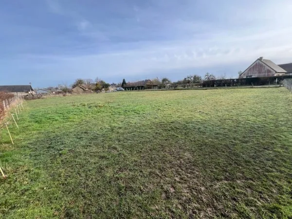 Terrain 800 m²