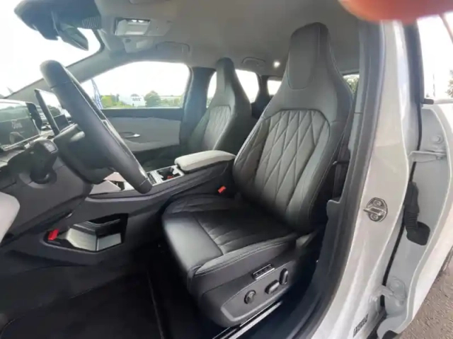 Ford Explorer 286ch extended range 79kwh pack premium rwd — photo 10