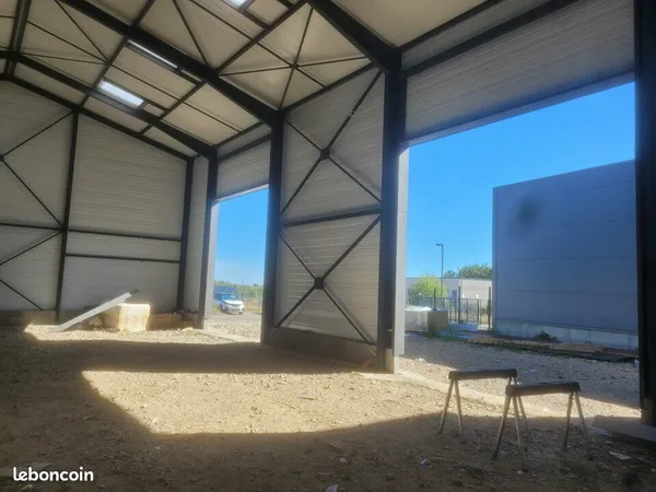 Local d'activité 277 m²