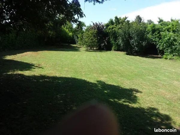 Av terrain constructible de 706 m2