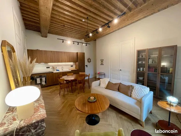 Logement meublé grande rue de la croix rousse