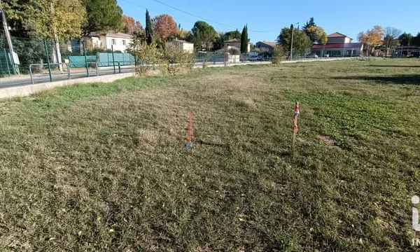 Terrain 600 m²
