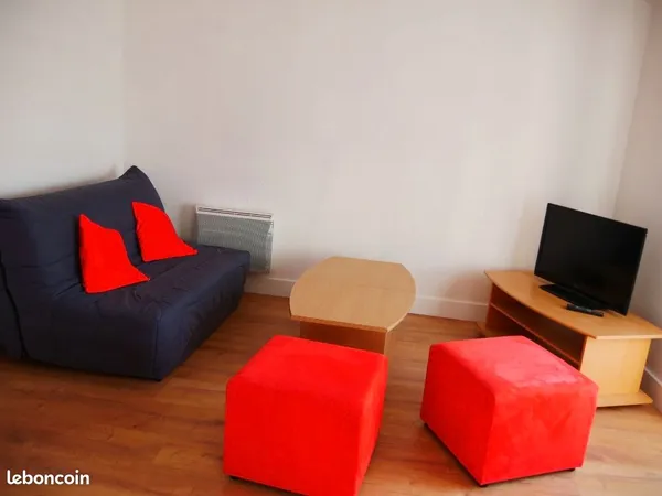 T1 lumineux dans petit immeuble calme