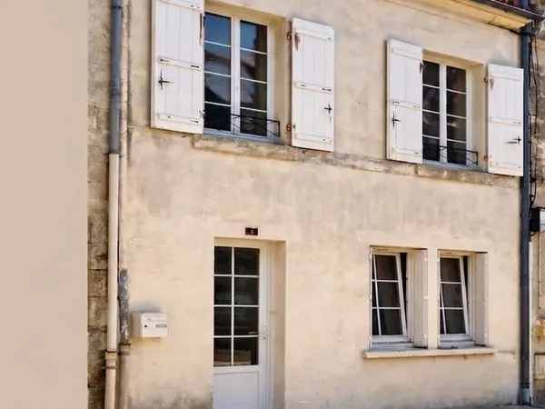 🏡 Charmante Maison de Bourg T4 - Beaux volumes, 3 chambres et cour intérieure