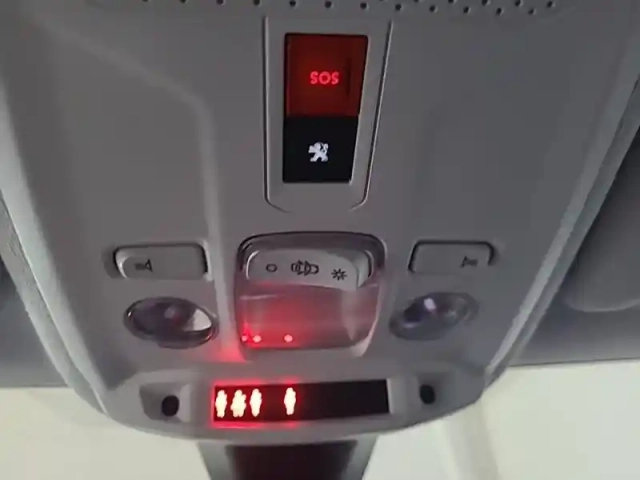 Peugeot 208 electrique 50 kwh 136ch — photo 26