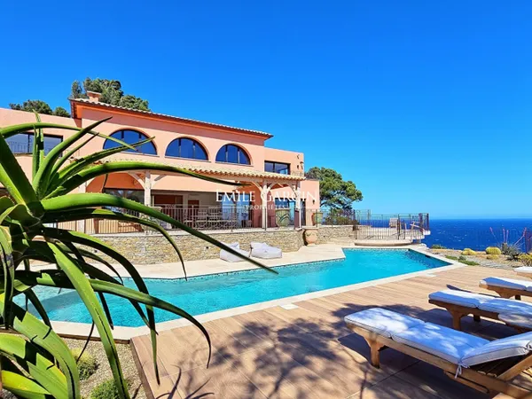 Villa à louer au Lavandou sur un domaine privée, vue mer except