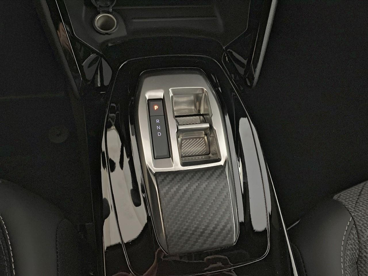 Peugeot 2008 hybrid 145 ch e-dcs6 allure — photo 17