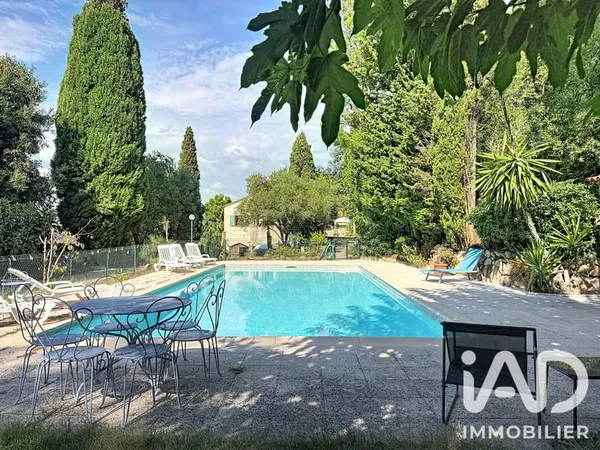 Maison 9 pièces 220 m²