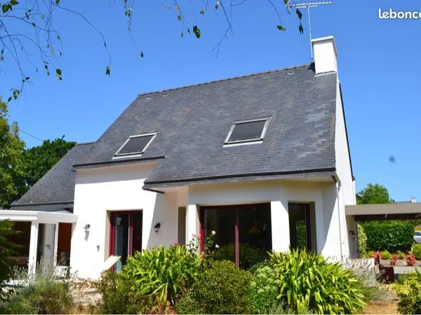Maison moderne avec jardin