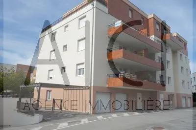 F2 au 3ème étage avec ascenseur d'une superficie de 53.08 m2 Il comprend : une entrée avec placard, 
