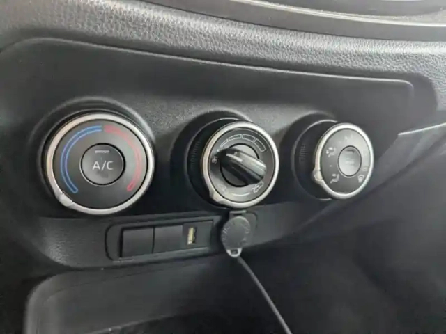 Toyota Aygo x 1.0 vvt-i 72ch dynamic s-cvt my23 — photo 13