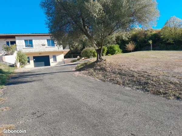 Belle maison de 140m2 avec parc et garage 6 autos et motos