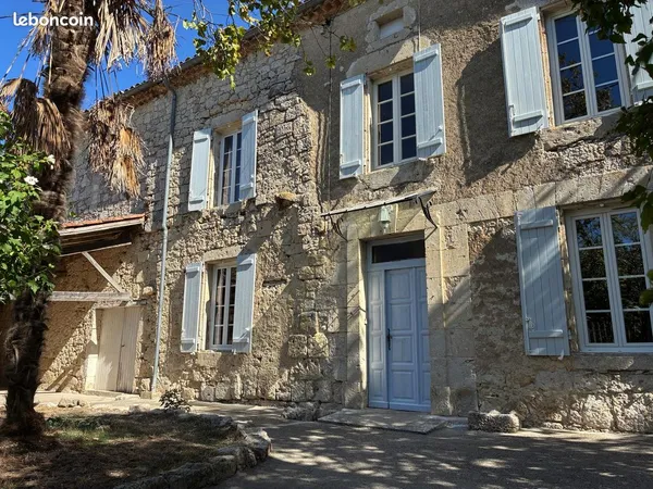 Loue maison en pierre 5 pieces de 149 m2
