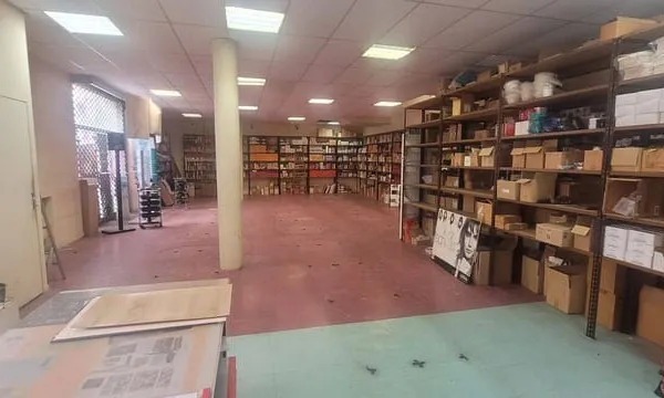 Local professionnel 210 m²
