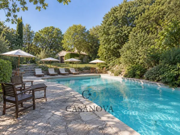 Maison 8 pièces 250 m²