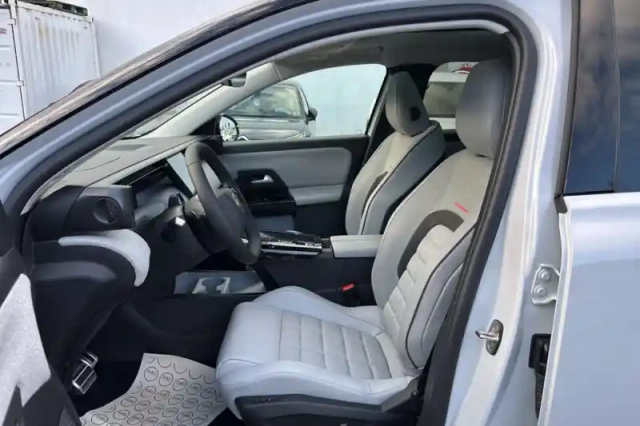 Citroën C5 Aircross hybride rechargeable 195 e-eat7 — photo 10