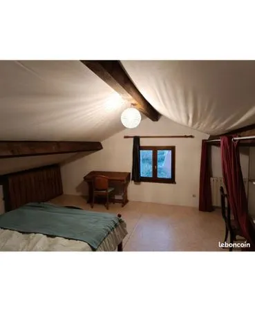 Loue grande chambre chez l'habitant