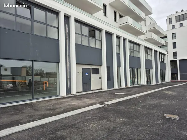 Local commercial 192 m²