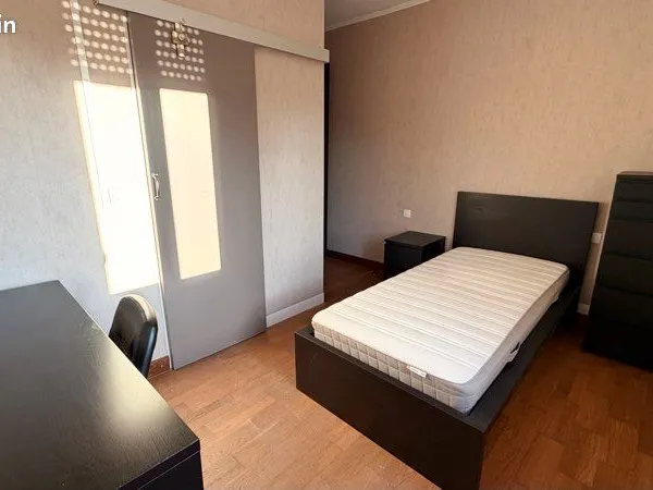 Chambre meublée dans colocation 3 chambres- saint-pierre-amiens