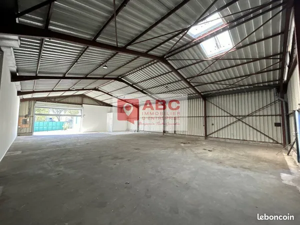 LOCAL D'ACTIVITE 305 m² SAINT JEAN DE VEDAS