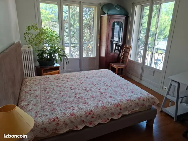 Loue chambre meublée avec annexes à une étudiante