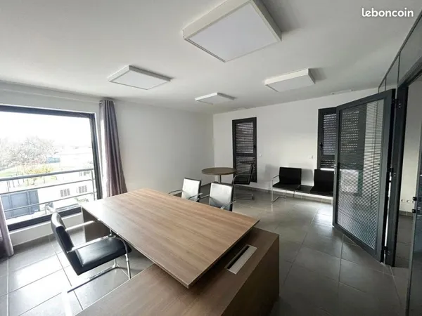 Local 63 m² Velaux