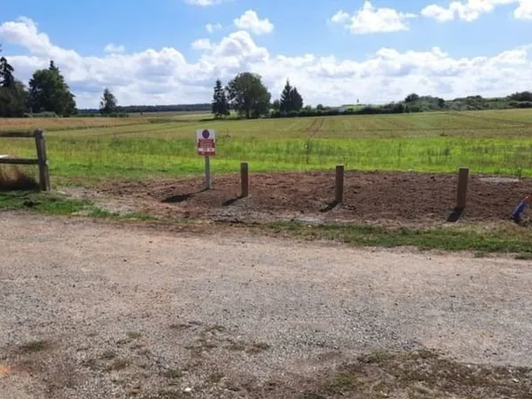Terrain 900 m²