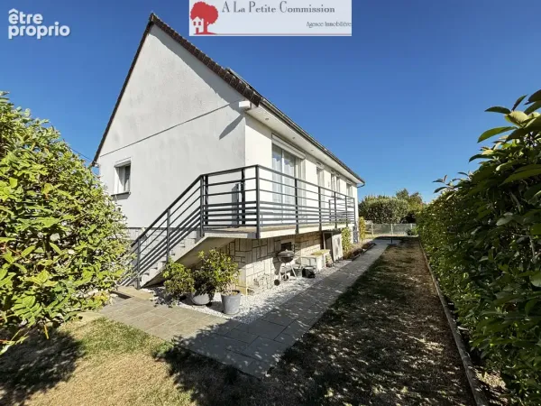 Maison familiale à vendre à Sours Commerces et écoles à pied !