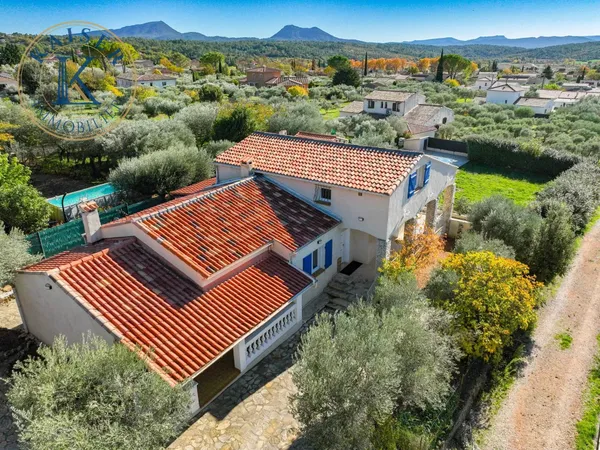 Villa contemporaine  - vue dominante !