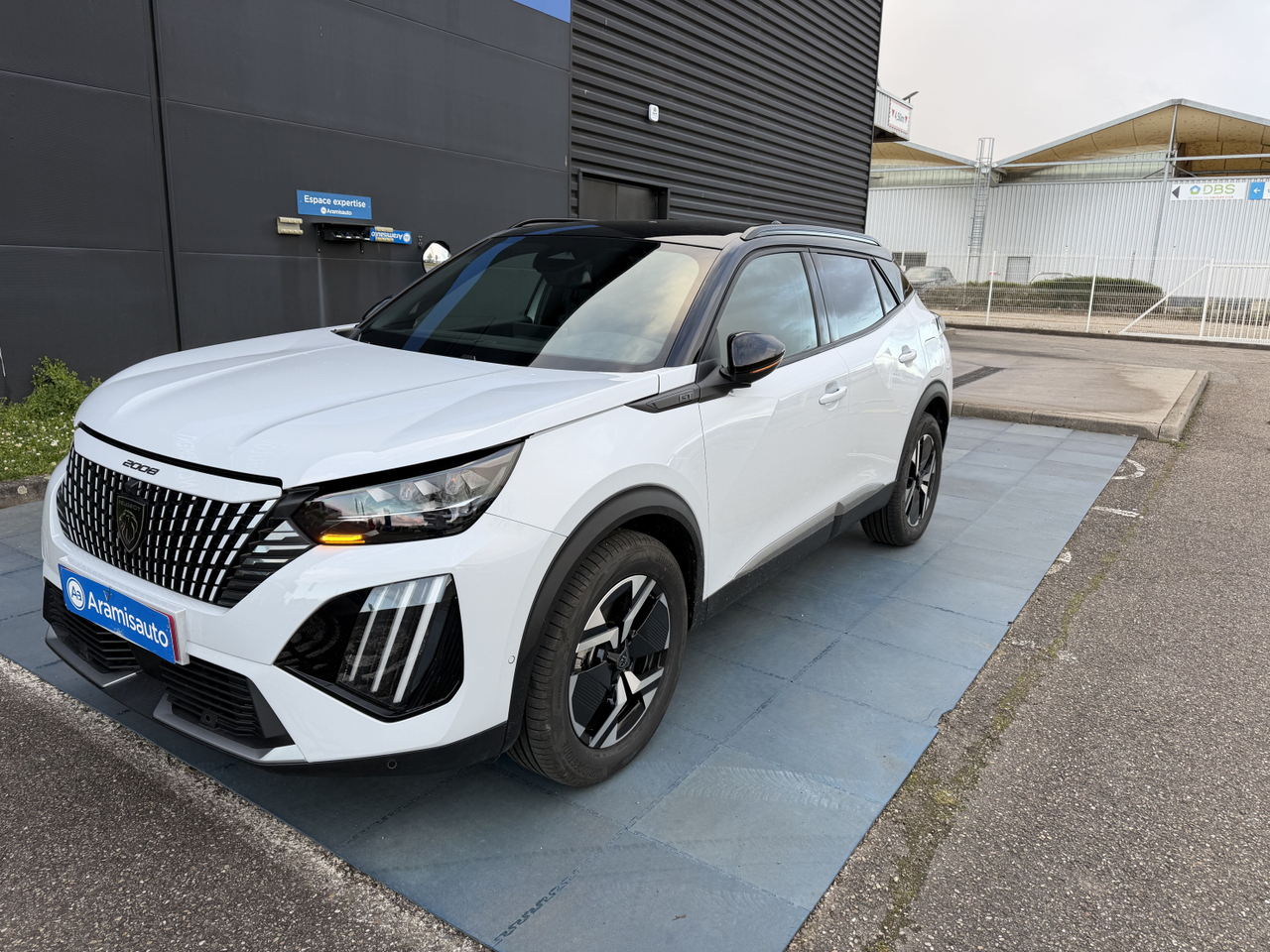 Peugeot 2008 — photo 1