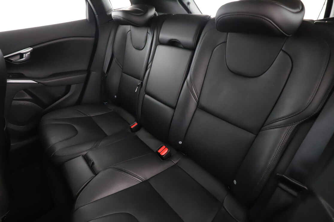 Volvo V40 2.0 T2 Signature Edition — photo 13