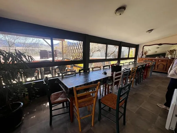 Hôtel 20 pièces 318 m²