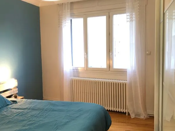 Colocation Chambre 18m² dans grand appartement 95 m² T3, Terrasse 10m² Caserne de Bonne Championnet