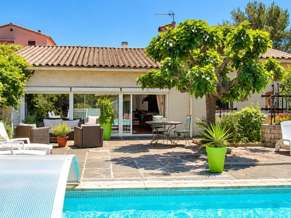 Maison meublée 61 m² avec terrasse Eau et électricité compri