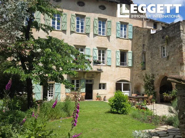 Maison de caractère exceptionnelle comprenant 17 pièces, dont 8 chambres, et un grand jardin clos ex