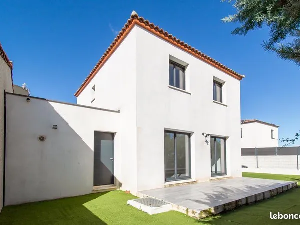 Maison de 2020, 3 chambres, garage et jardin - 323 000