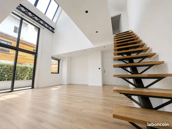 LOFT 83 m² - 2 CHAMBRES - TERRASSE - DPE C - SAINT-ÉTIENNE