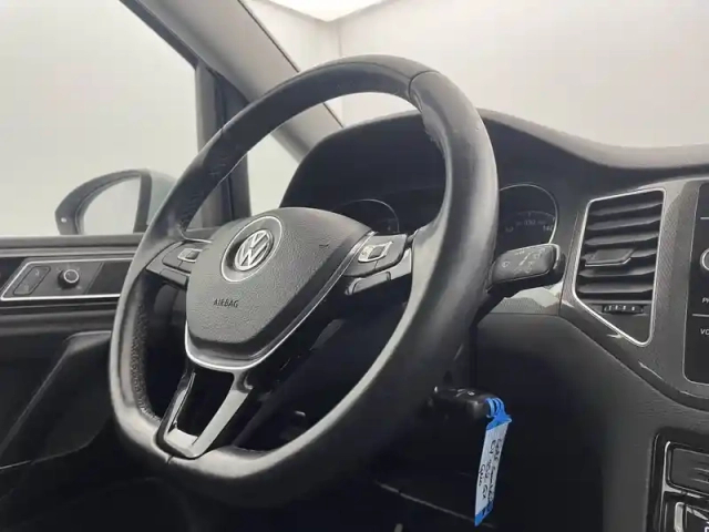 Volkswagen Golf Sportsvan 1.0 tsi 110 bmt bvm6 — photo 91