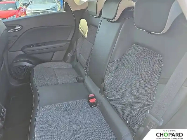Renault Captur blue dci 115 edc — photo 11