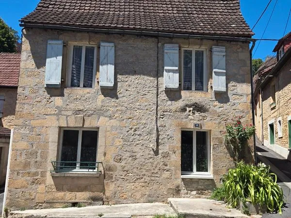 Maison de ville restaurée avec cour