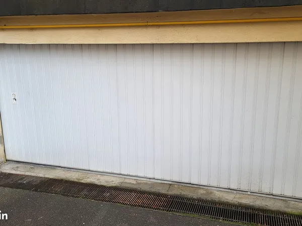 Grand garage / local stockage / entrepot 79 m2