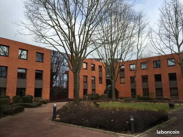 A vendre 580 m² bureau divisibles à Montigny le Bretonneux