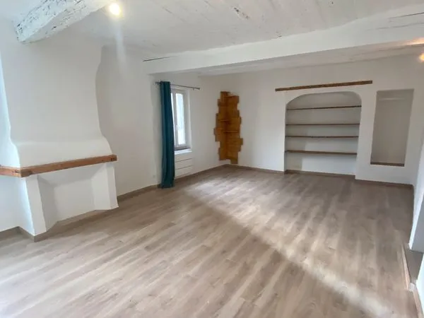 Appartement 2 pièces + bureau /dressing . 62m2 entièrement renové .plein sud