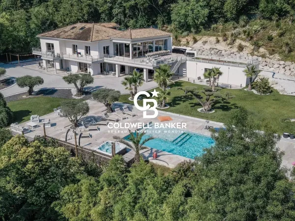 Bouliac: maison contemporaine de 11 pièces