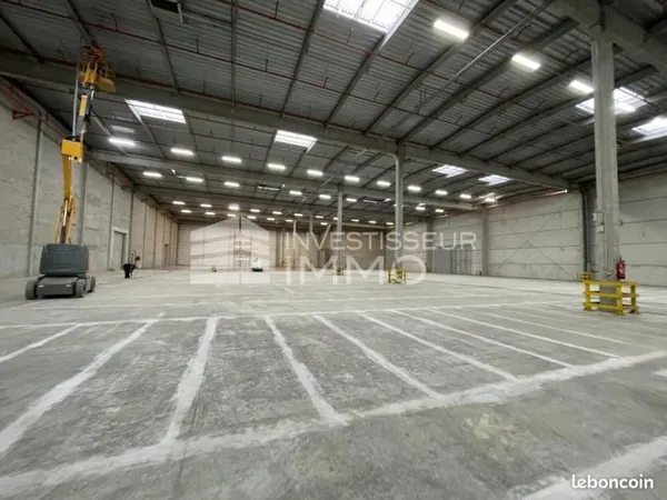 Local logistique 9 210 m²